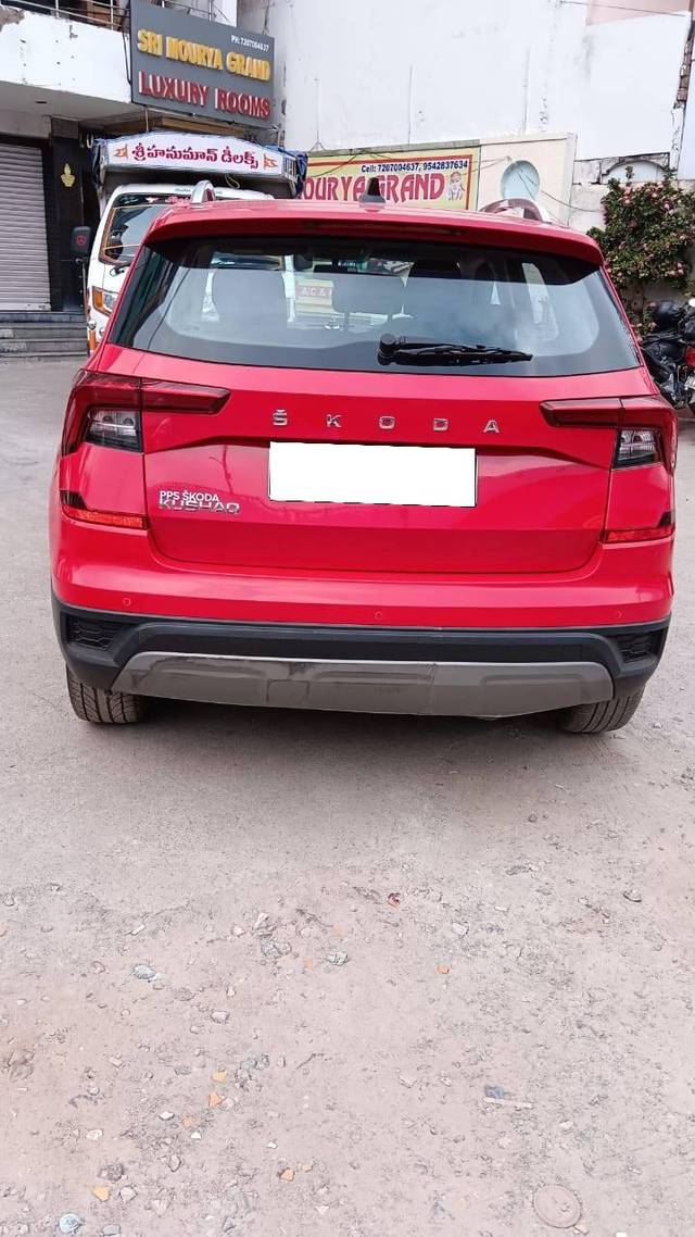 https://images10.gaadi.com/usedcar_image/4301242/original/processed_b2b07e49c9948cb8a9b99c97a2349504.jpg?imwidth=6402