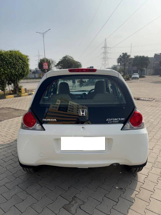 https://images10.gaadi.com/usedcar_image/4301246/original/processed_8c0c1cb392fa19ea3a94d5fdb5b6d987.jpg?imwidth=6402