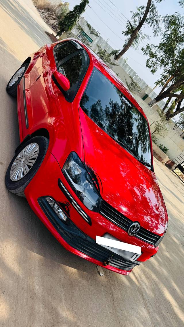 https://images10.gaadi.com/usedcar_image/4301248/original/processed_279f1fd4746a962e334881e1d683f891.jpg?imwidth=6402