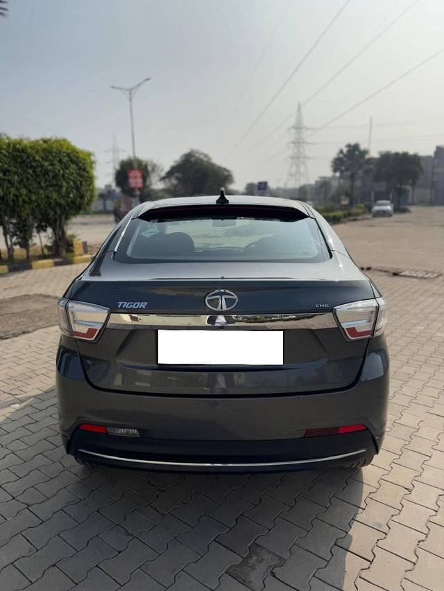 https://images10.gaadi.com/usedcar_image/4301257/original/processed_640100b00375fe82ed13d9c45fb0f423.jpg?imwidth=6402