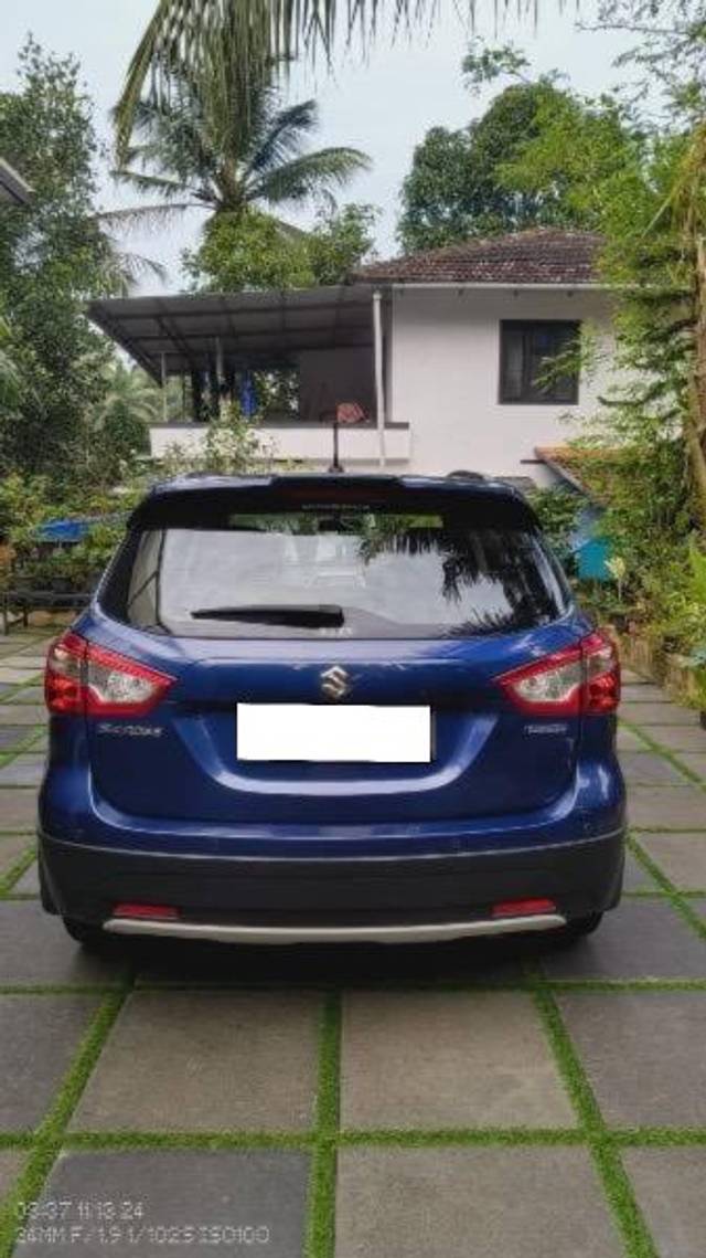 https://images10.gaadi.com/usedcar_image/4301294/original/processed_e12d5120-c96e-4863-b3b3-9250cf824100.jpeg?imwidth=6402