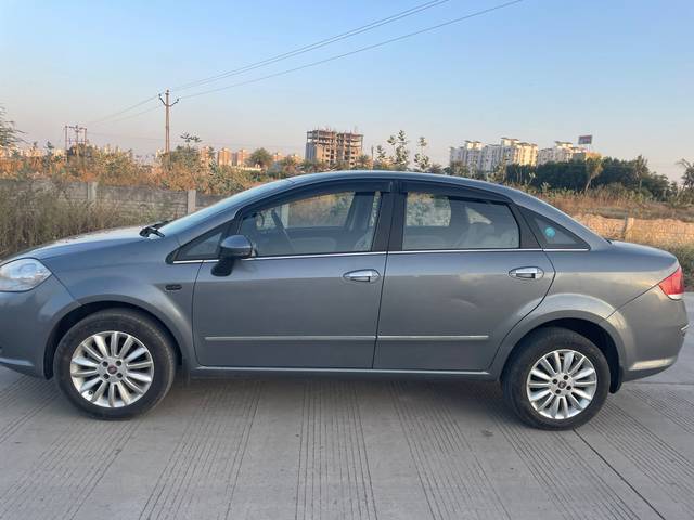 https://images10.gaadi.com/usedcar_image/4301323/original/83ce1c634cb8615225a4f81ec2e4df15.jpg?imwidth=6402