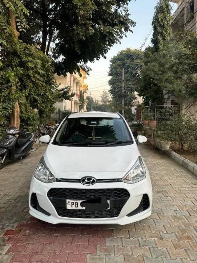 https://images10.gaadi.com/usedcar_image/4301403/original/processed_cbae9853-4f6a-40a3-b847-0a877abf705b.jpeg?imwidth=6400