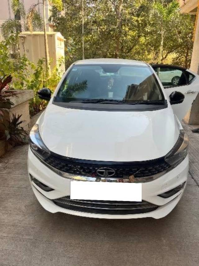 https://images10.gaadi.com/usedcar_image/4301422/original/processed_59e1acb4-2667-4721-89b2-d57e7d3e9d2f.jpeg?imwidth=6400