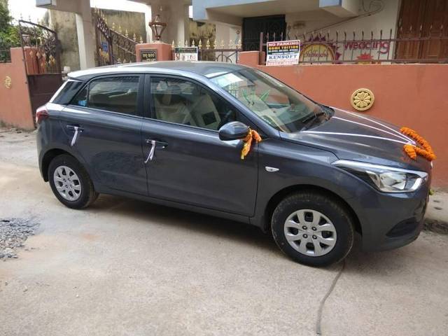 https://images10.gaadi.com/usedcar_image/4301438/original/processed_734c2f9c-4b9d-499a-816a-ebf75a405e33.jpeg?imwidth=6400