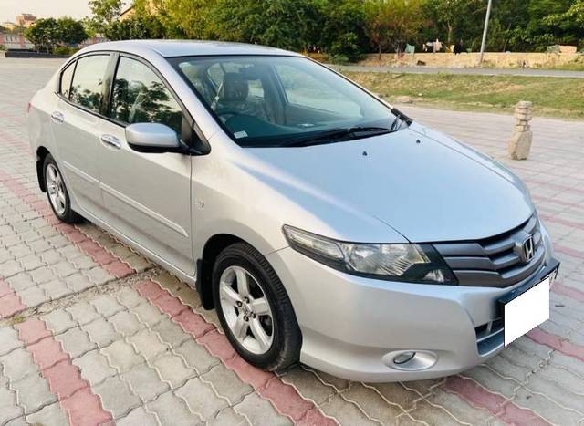 https://images10.gaadi.com/usedcar_image/4301541/original/processed_9a9d8600-92e7-4641-a647-a169699ec900.jpg?imwidth=6400