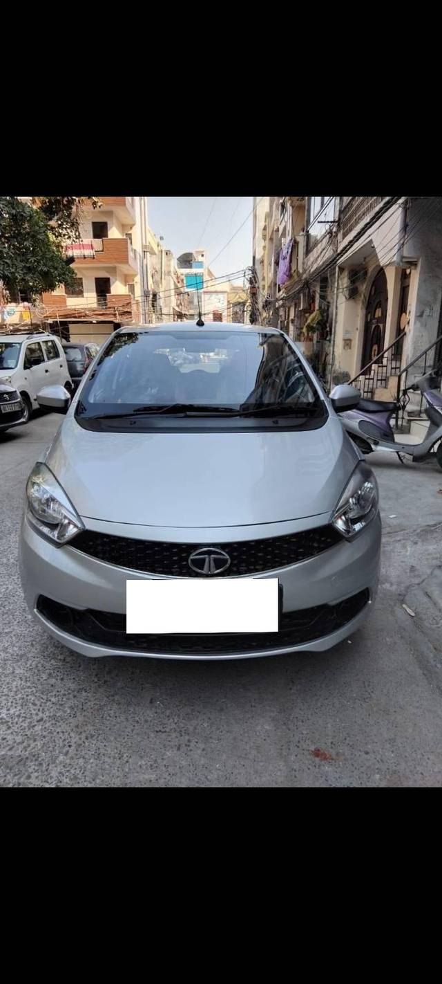 https://images10.gaadi.com/usedcar_image/4301572/original/processed_3134097d19ec2abe8e10de40f1ceb9eb.jpg?imwidth=6402