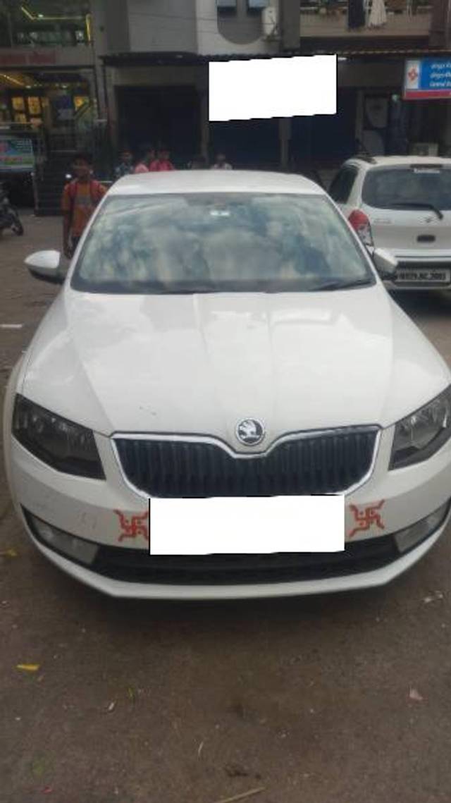 https://images10.gaadi.com/usedcar_image/4301607/original/processed_b1610559-5919-4403-9b63-a767b4f63f44.jpg?imwidth=6401