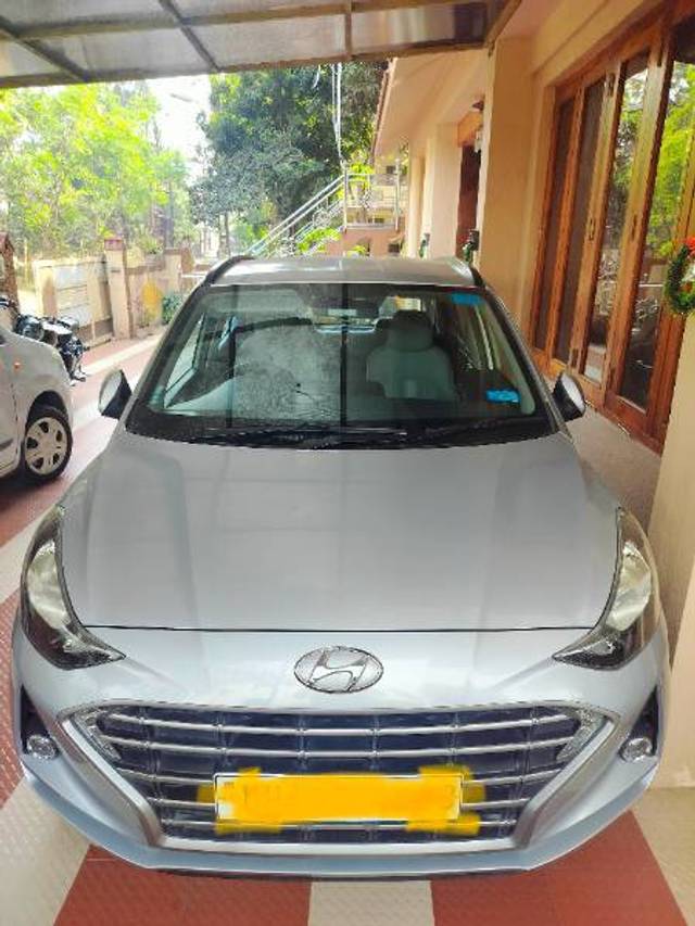 https://images10.gaadi.com/usedcar_image/4301698/original/71caa6df01b459d9275e3b8d944c51a9.jpg?imwidth=6400