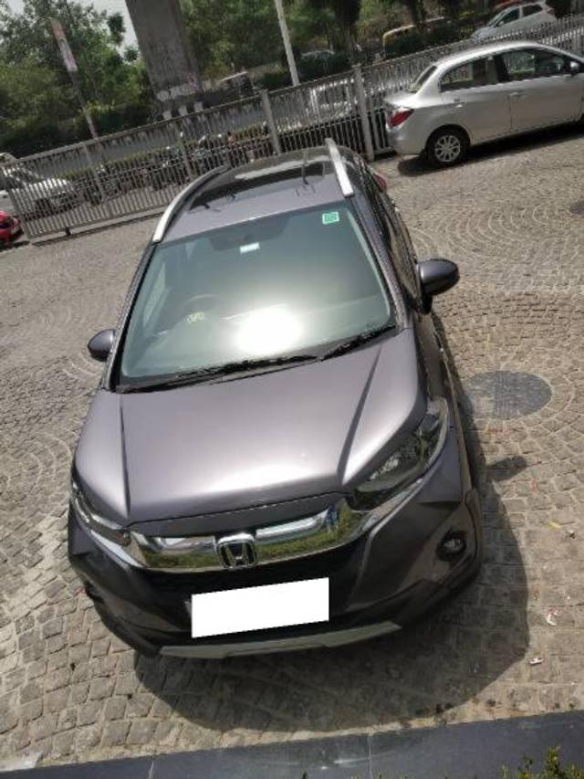 https://images10.gaadi.com/usedcar_image/4301738/original/processed_5357b965-8f70-479f-b108-a541d8f94dda.jpg?imwidth=6400