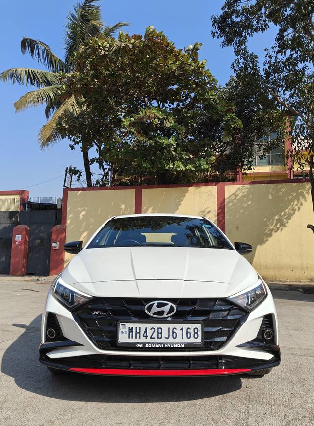 https://images10.gaadi.com/usedcar_image/4301741/original/processed_d7d25a3b5cf0f8bd280c008a81f2de0f.jpg?imwidth=6400