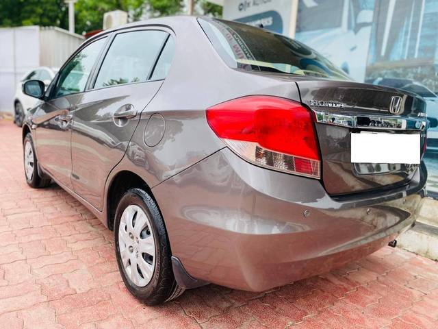 https://images10.gaadi.com/usedcar_image/4301745/original/processed_cf3f520d88f4ecfaf041bb52f750afca.jpg?imwidth=6402