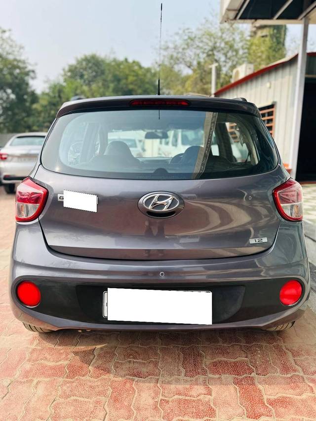 https://images10.gaadi.com/usedcar_image/4301773/original/processed_9ec5913091a9aad31dec666383758dbf.jpg?imwidth=6402