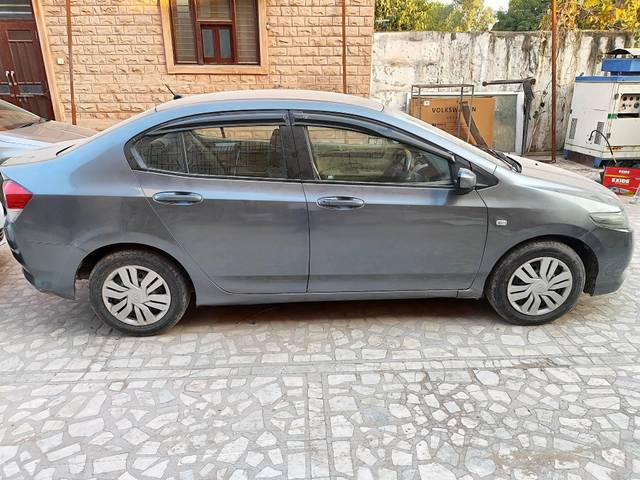 https://images10.gaadi.com/usedcar_image/4301838/original/processed_0175d2377fee6e73089da02b219f56f7.jpg?imwidth=6401