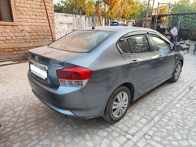 https://images10.gaadi.com/usedcar_image/4301838/original/processed_3029dc5887af54de2fbbecbb51c646d6.jpg?imwidth=6402