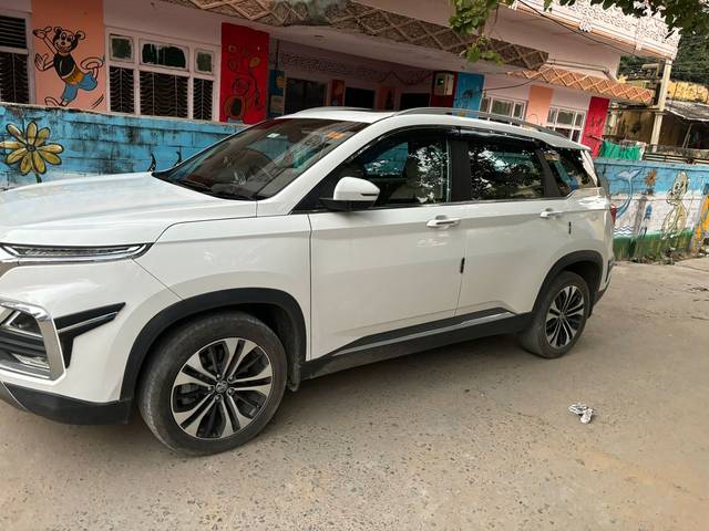 https://images10.gaadi.com/usedcar_image/4301842/original/5844f97509505b853c18efbb3f9651b6.jpg?imwidth=6401