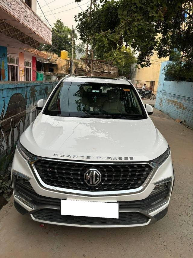 https://images10.gaadi.com/usedcar_image/4301842/original/processed_0d3c56f4f17e59117d61ebcdf47b52e3.jpg?imwidth=6400