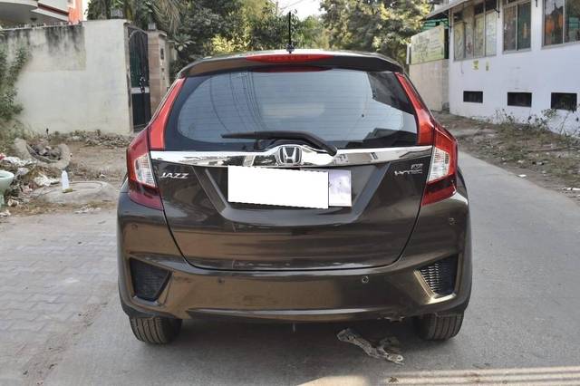 https://images10.gaadi.com/usedcar_image/4301891/original/processed_5b7cd83fe93ecc46718fd74445f71276.jpg?imwidth=6402