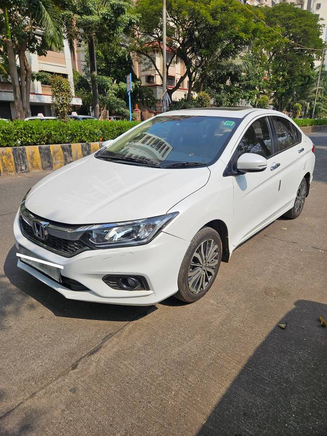 https://images10.gaadi.com/usedcar_image/4301902/original/processed_5b71c9ef6cdc8c221e7639102674328f.jpg?imwidth=6402