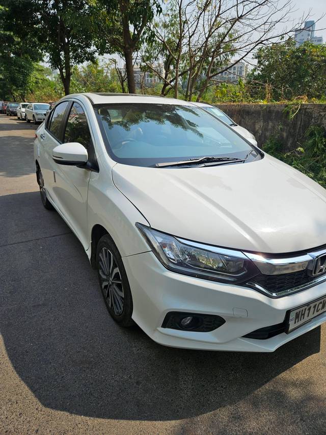 https://images10.gaadi.com/usedcar_image/4301902/original/processed_66578a9df3944b22cd39aa15fb0ab5da.jpg?imwidth=6400