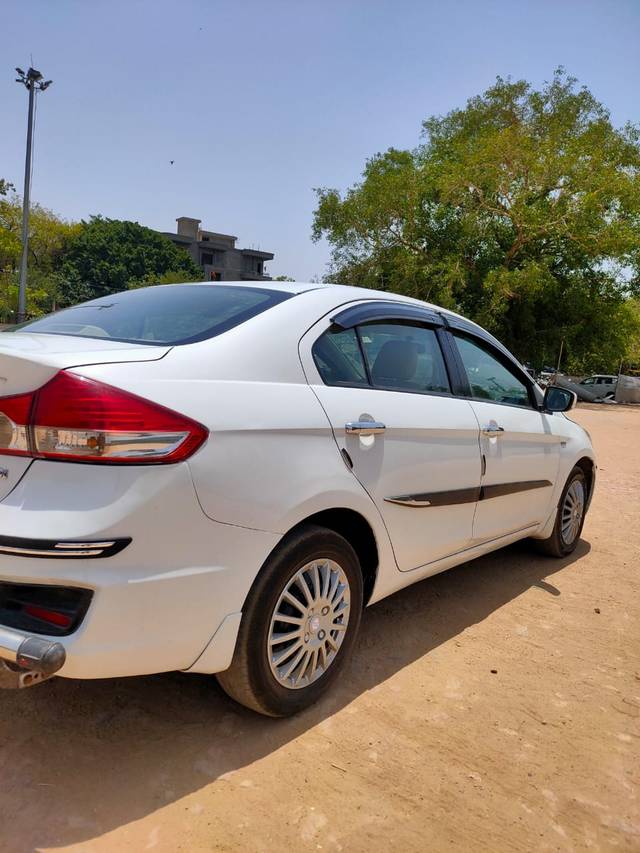 https://images10.gaadi.com/usedcar_image/4301912/original/f23b3b6eb9831cc291cf28448cd2af4f.jpg?imwidth=6402