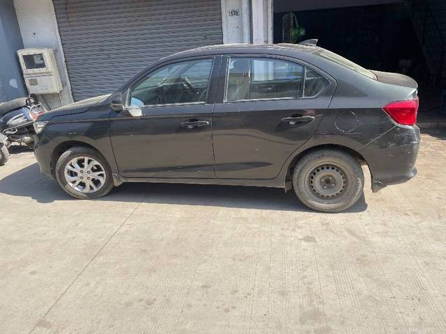 https://images10.gaadi.com/usedcar_image/4301937/original/9bf48cc8c4e6be67b65d0dacf292277e.jpg?imwidth=6402