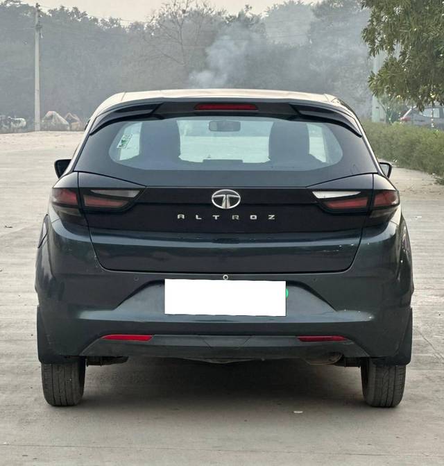 https://images10.gaadi.com/usedcar_image/4301947/original/processed_76e6cd7d6790596f9d41fcfec400b9b7.jpg?imwidth=6401