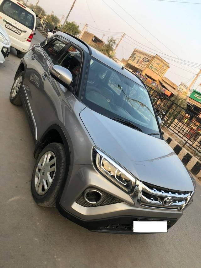 https://images10.gaadi.com/usedcar_image/4301976/original/processed_cdbff4515af742ccb578fb859ad44cbd.jpg?imwidth=6401