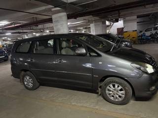 Toyota Innova 2004-2011 Toyota Innova 2.5 V Diesel 8-seater