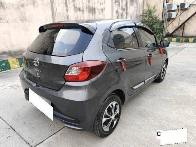 https://images10.gaadi.com/usedcar_image/4302005/original/processed_9390f3a5cca116adfb2e201f2373c1d3.png?imwidth=6401