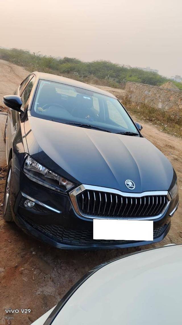 https://images10.gaadi.com/usedcar_image/4302009/original/fd614161c498fe3540b6d4dcf77bc6f9.jpg?imwidth=6401