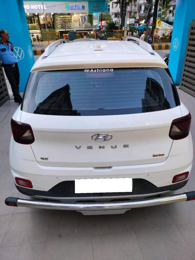 https://images10.gaadi.com/usedcar_image/4302014/original/processed_0fe1fe88f86c0558dbc2d0290275dea9.jpg?imwidth=6402