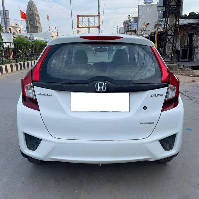 https://images10.gaadi.com/usedcar_image/4302031/original/processed_581da9e60519a68c15b496474a236f81.jpg?imwidth=6402