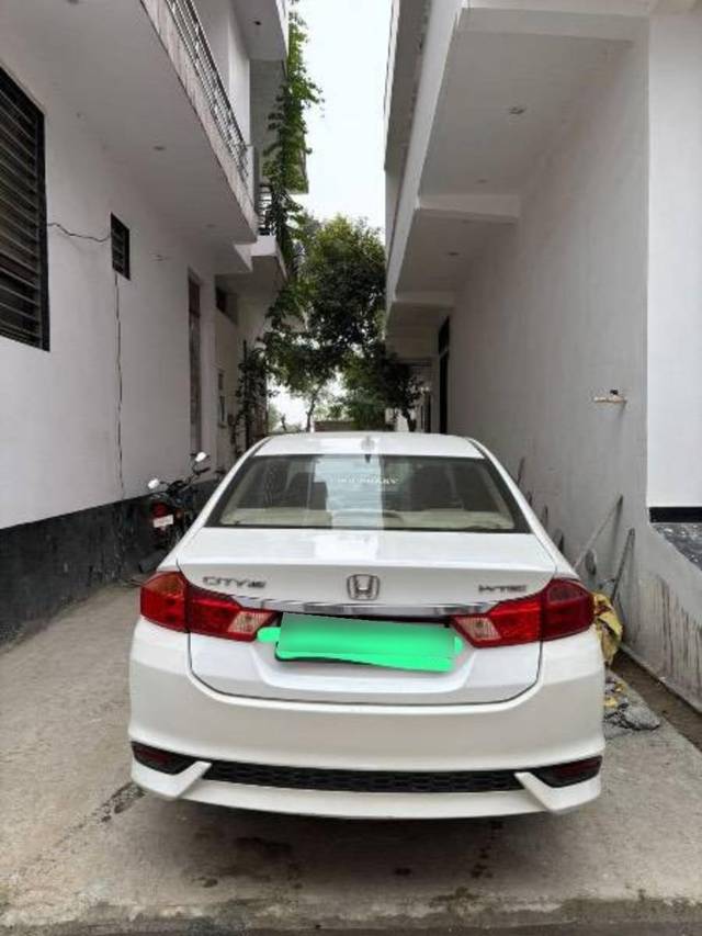 https://images10.gaadi.com/usedcar_image/4302043/original/processed_5afa32aa-c8bd-4c12-b046-430177ccd81b.jpg?imwidth=6401