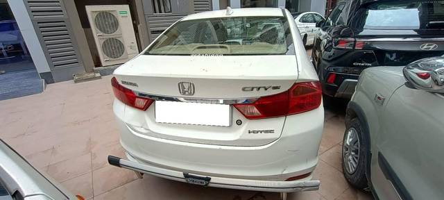 https://images10.gaadi.com/usedcar_image/4302067/original/processed_72594408d7648d8b22c219cb9fb3c326.jpg?imwidth=6401