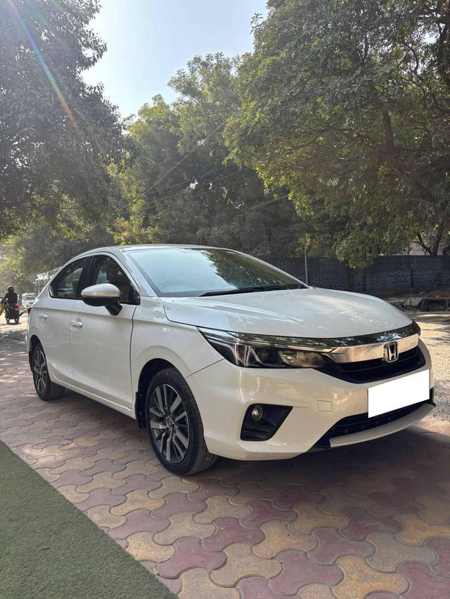 https://images10.gaadi.com/usedcar_image/4302111/original/processed_f8eaad6df3fff142a1c9248d53006601.jpg?imwidth=6400