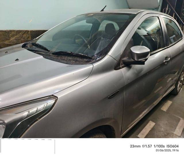 https://images10.gaadi.com/usedcar_image/4302121/original/55d22740b85f9764c557f39ac3975112.jpg?imwidth=6402