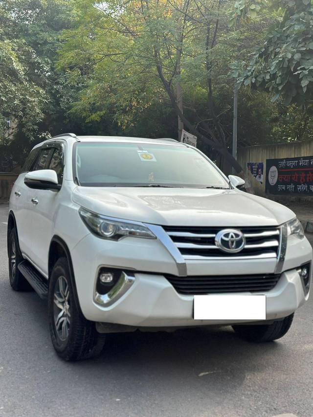 https://images10.gaadi.com/usedcar_image/4302151/original/processed_8ab2cd86e3c626466e19c77215c24fc9.jpg?imwidth=6400