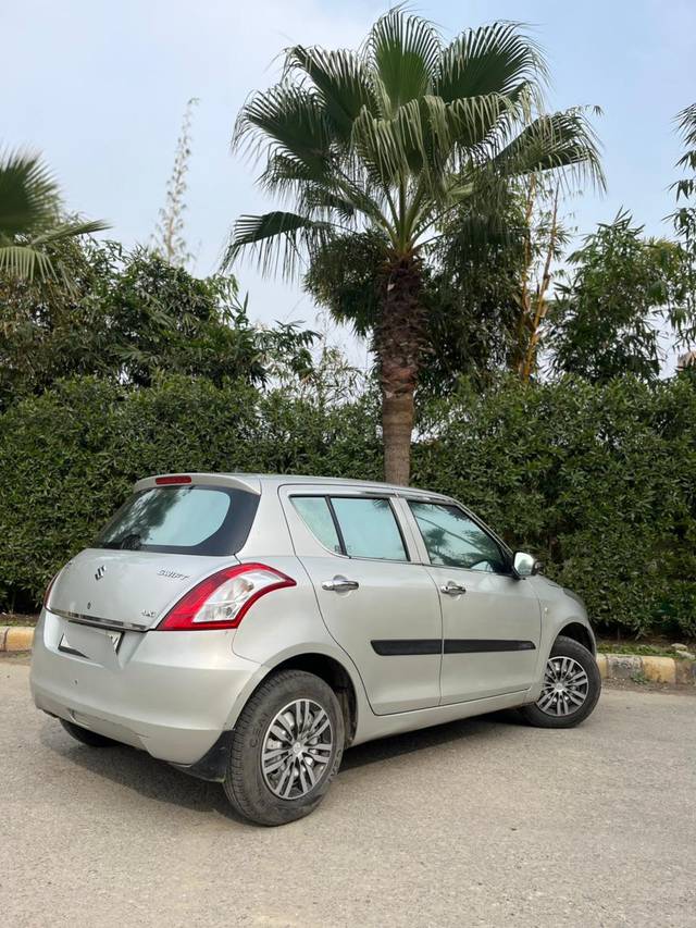 https://images10.gaadi.com/usedcar_image/4302157/original/processed_7e210e491bfdd93aafc6f5e8c069bb0b.jpg?imwidth=6401