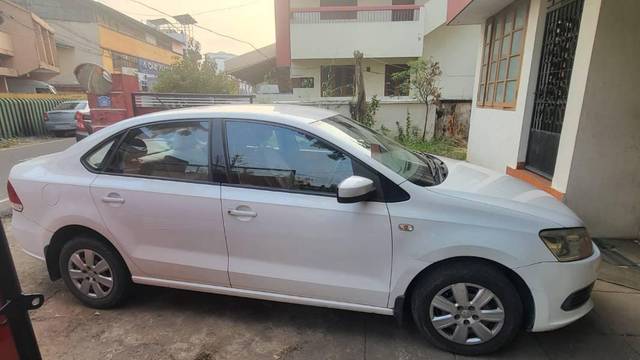 https://images10.gaadi.com/usedcar_image/4302208/original/processed_5b767973-0418-408c-9aa3-e9adf00cc27e.jpg?imwidth=6401