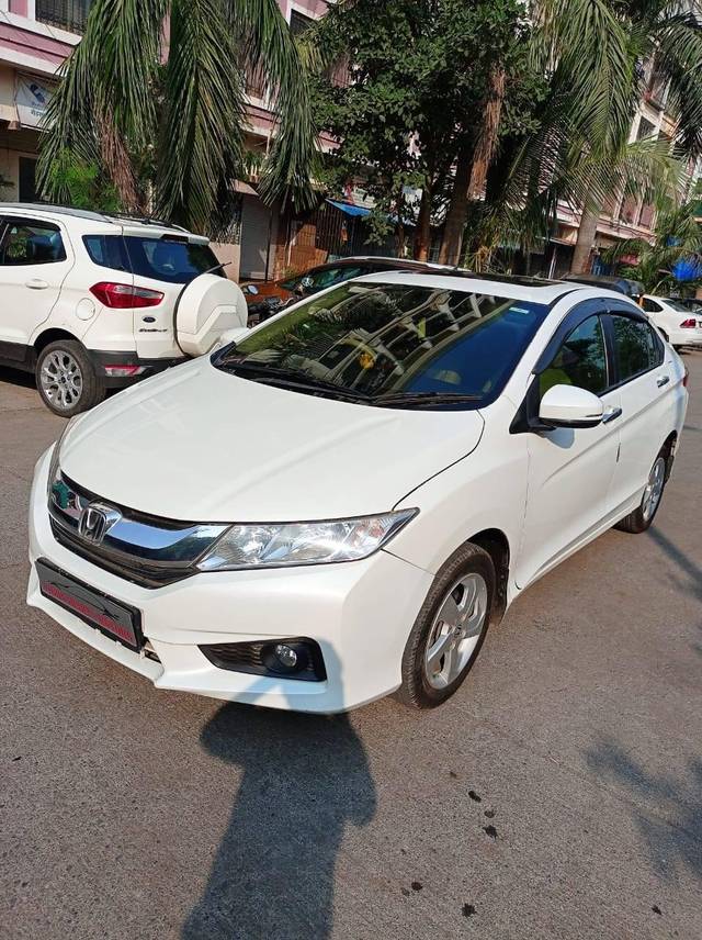 https://images10.gaadi.com/usedcar_image/4302282/original/processed_44fc00ac964763ad17bd3fc4aa778688.jpg?imwidth=6402