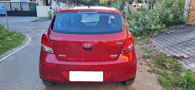 https://images10.gaadi.com/usedcar_image/4302285/original/processed_a69967454552014fda116bffed952215.jpg?imwidth=6402