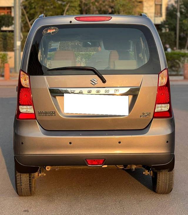 https://images10.gaadi.com/usedcar_image/4302316/original/processed_a2f5427cab1cc73293c4101792c38d91.jpg?imwidth=6401