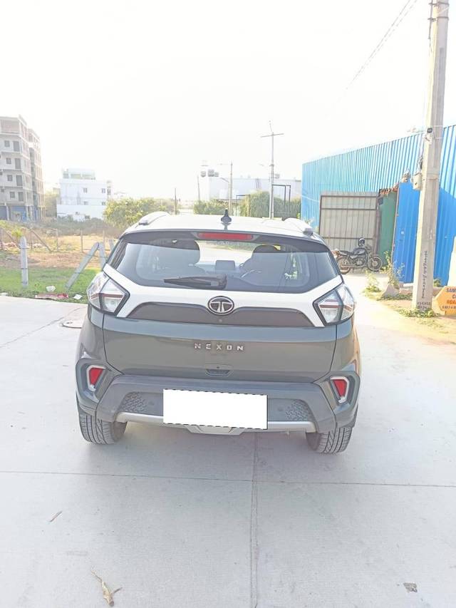 https://images10.gaadi.com/usedcar_image/4302346/original/processed_390a4891f10d20b4fa77fa45ddfb6701.jpg?imwidth=6402