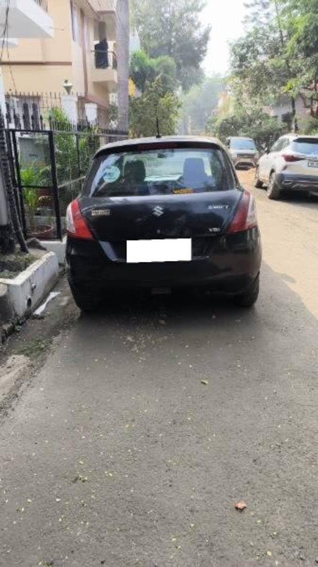 https://images10.gaadi.com/usedcar_image/4302393/original/processed_91bc755c-9d88-44e2-837a-668c7594dcf3.jpeg?imwidth=6401