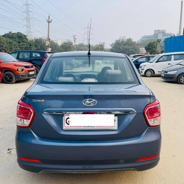 https://images10.gaadi.com/usedcar_image/4302484/original/processed_66c1aa17edd311fc7cce45421739dc85.jpg?imwidth=6402