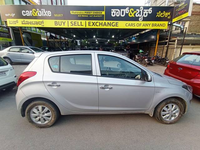 https://images10.gaadi.com/usedcar_image/4302498/original/processed_bec63de27138cc00fd851c49c27d0e6f.jpg?imwidth=6402