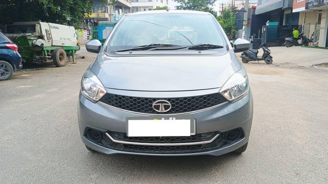 https://images10.gaadi.com/usedcar_image/4302550/original/processed_98c6214a2c7b5b31530017feb1ea9780.jpg?imwidth=6402