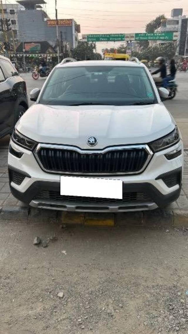 https://images10.gaadi.com/usedcar_image/4302557/original/processed_0b6fccce-5b8b-428c-be73-831566d7dbbc.jpg?imwidth=6400