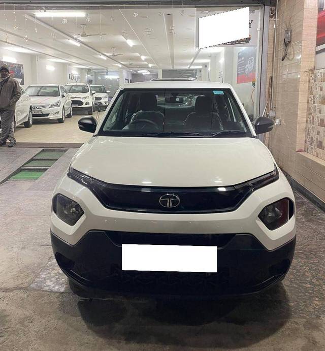 https://images10.gaadi.com/usedcar_image/4302571/original/processed_602fa4cc6d421d80dce3ae9077593a51.jpg?imwidth=6400